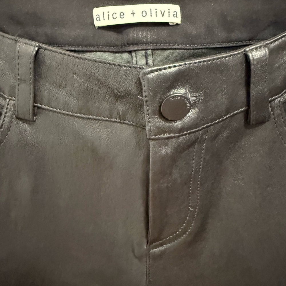 Alice + Olivia 
BRENT LEATHER BELL PANT $1000
Black 
Size 6
Excellent Condition - Picture 6 of 8
